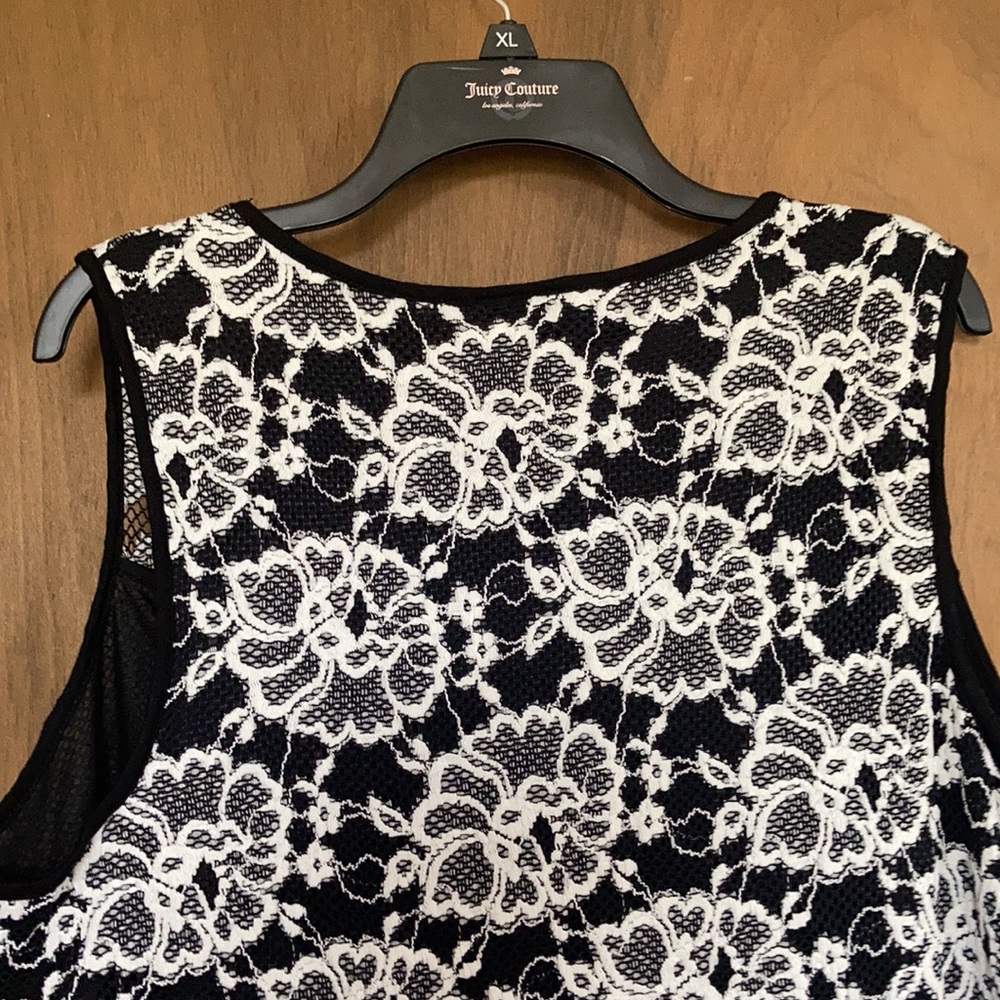 Inc sleeveless top with floral embroidered design size 2X - Picture 9 of 17